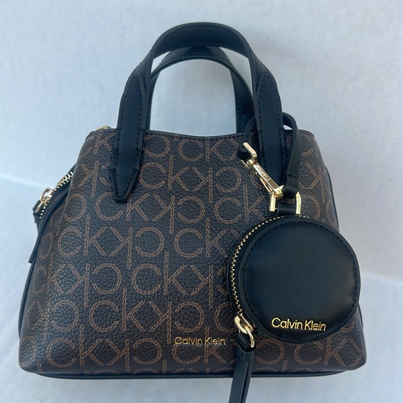 New CALVIN KLEIN Millie Signature Triple Compartment Crossbody - Picture 1 of 11